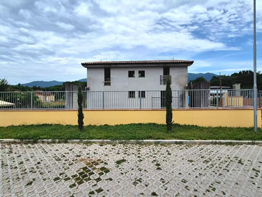 Immagine 8 di Villa in vendita  a Capannori
