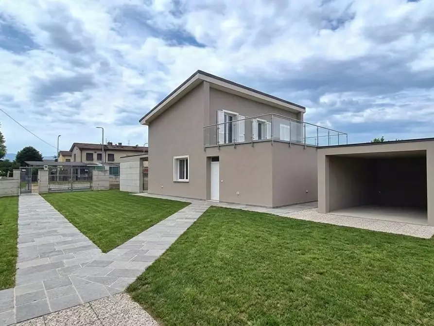 Immagine 3 di Villa in vendita  a Capannori