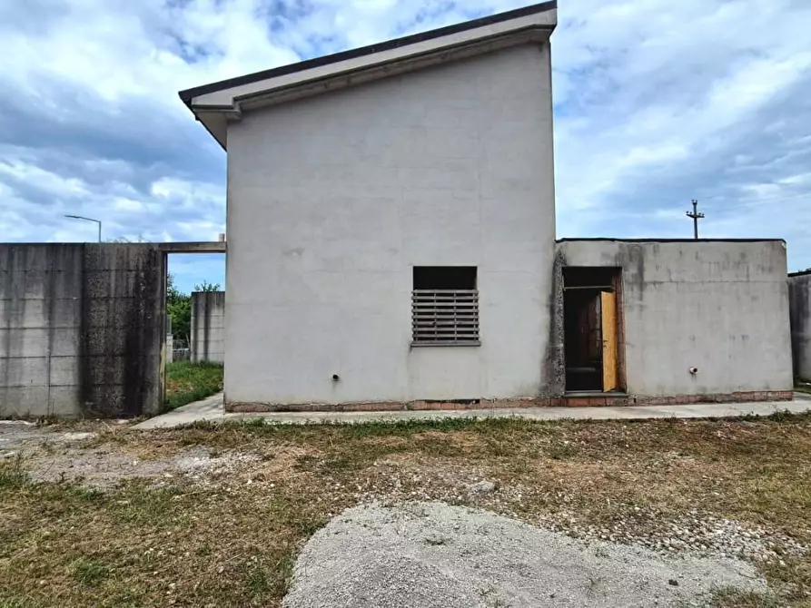 Immagine 13 di Villa in vendita  a Capannori