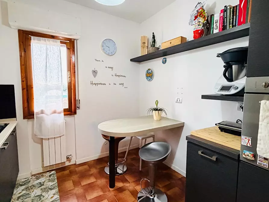 Immagine 7 di Appartamento in vendita  a Carrara