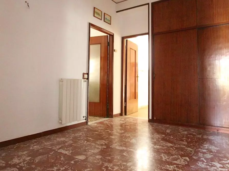 Immagine 3 di Appartamento in vendita  a Massa