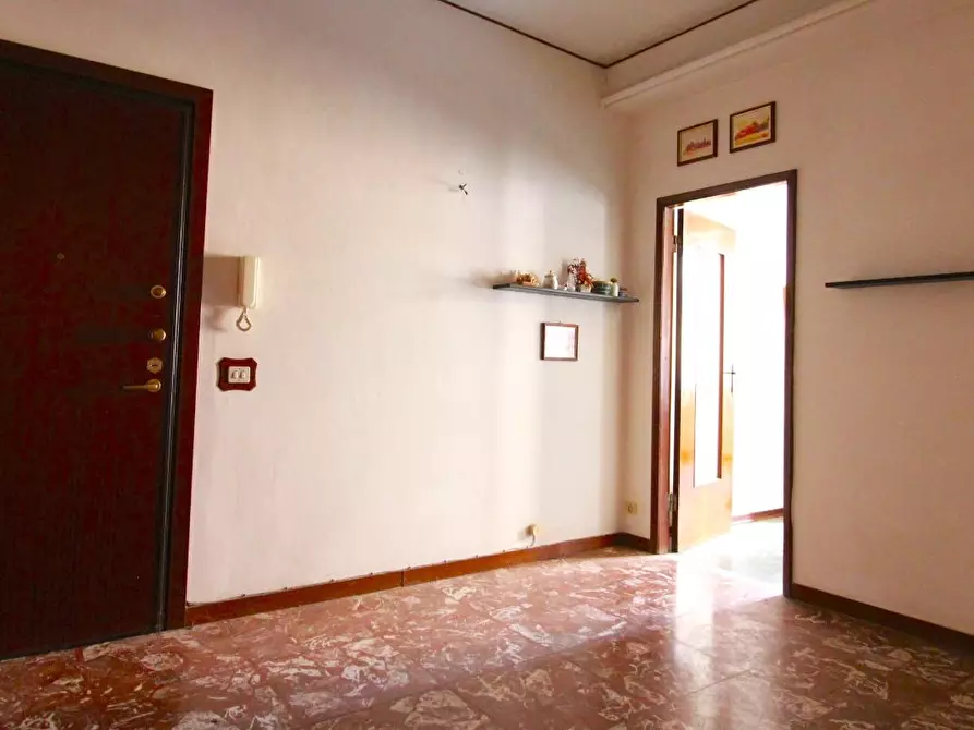 Immagine 2 di Appartamento in vendita  a Massa
