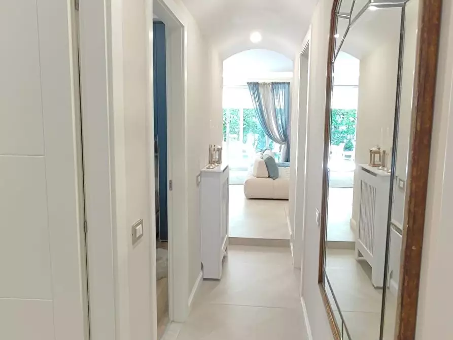 Immagine 16 di Porzione di casa in vendita  a Camaiore