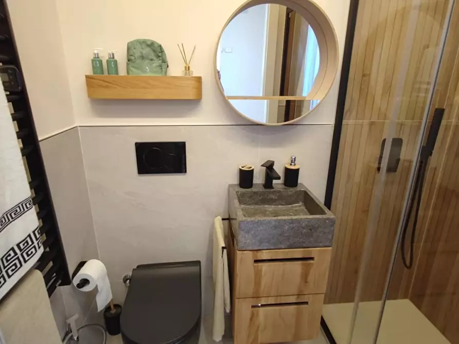 Immagine 18 di Porzione di casa in vendita  a Camaiore
