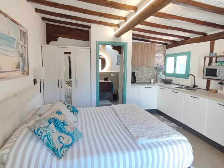 Immagine 22 di Porzione di casa in vendita  a Camaiore