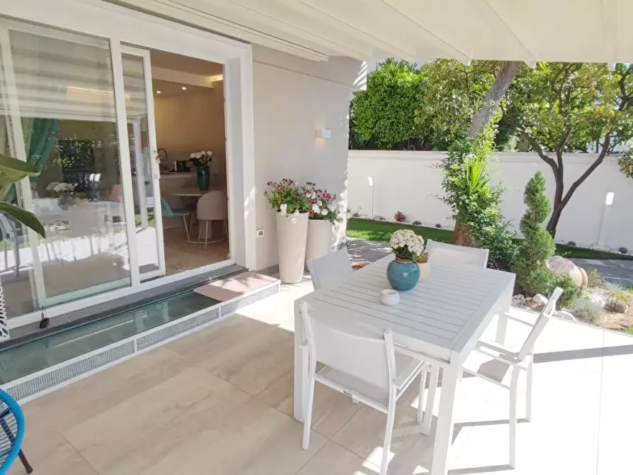 Immagine 5 di Porzione di casa in vendita  a Camaiore