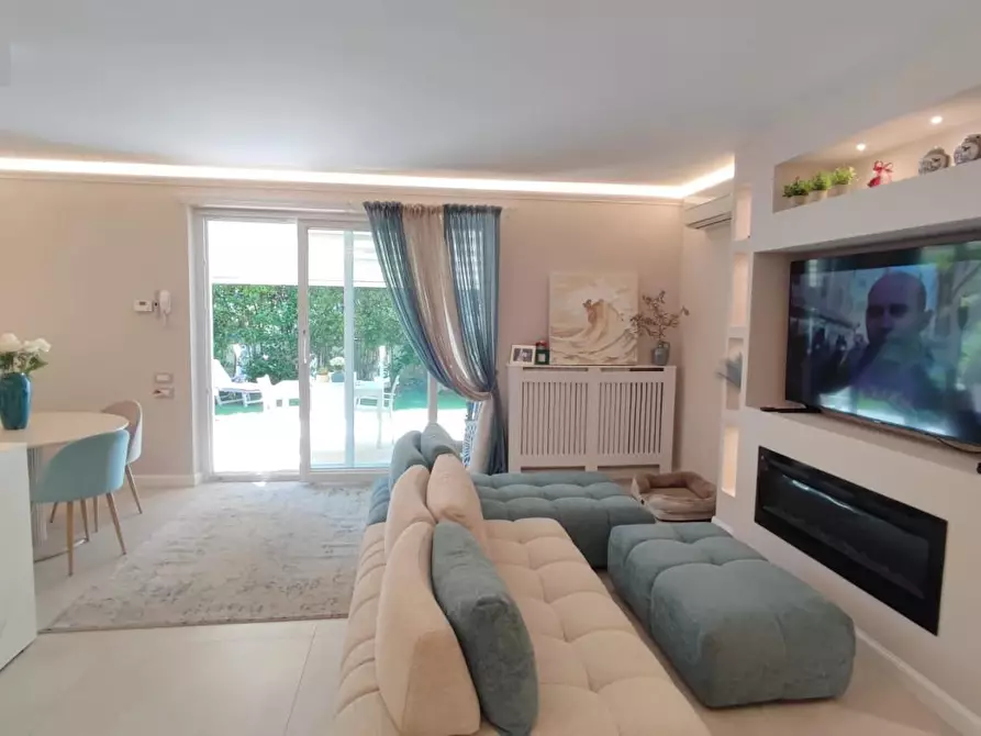 Immagine 9 di Porzione di casa in vendita  a Camaiore
