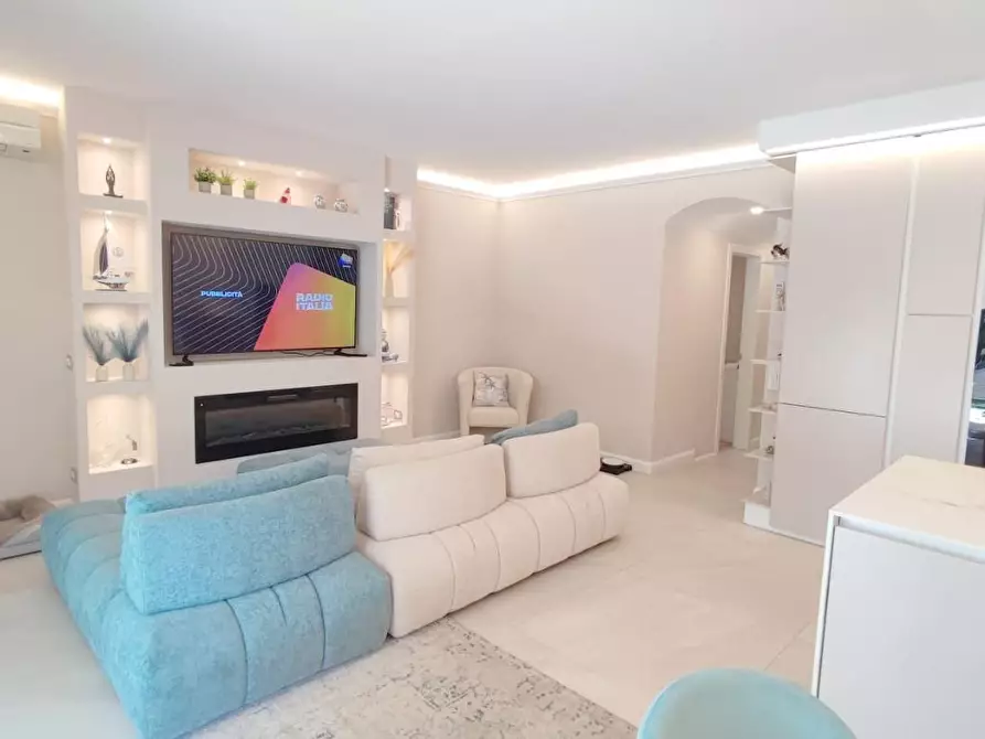 Immagine 6 di Porzione di casa in vendita  a Camaiore