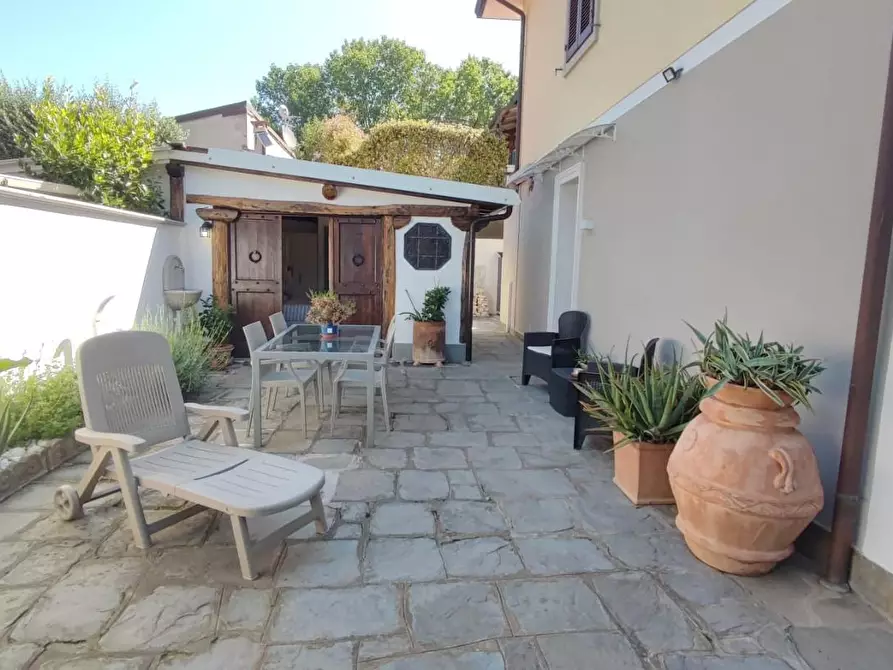 Immagine 20 di Porzione di casa in vendita  a Camaiore