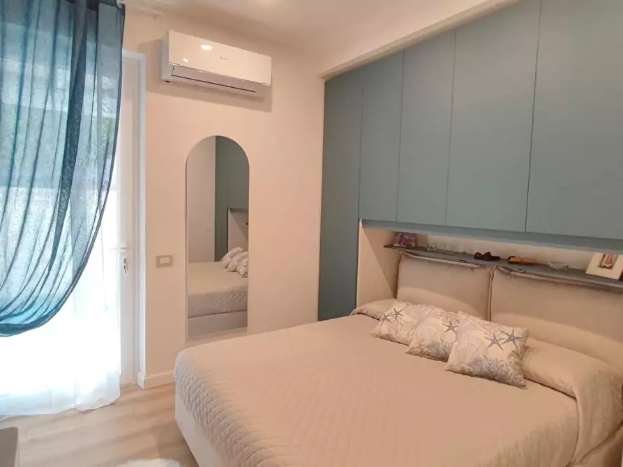 Immagine 11 di Porzione di casa in vendita  a Camaiore