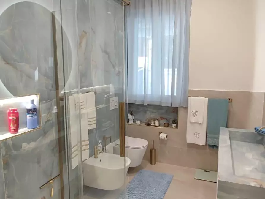 Immagine 12 di Porzione di casa in vendita  a Camaiore