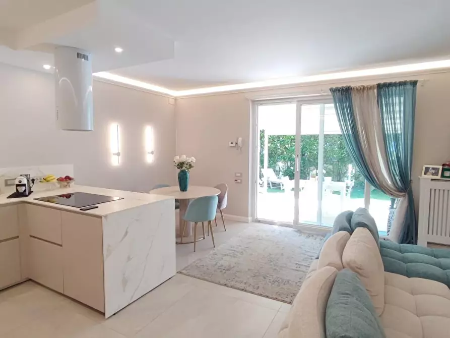 Immagine 8 di Porzione di casa in vendita  a Camaiore