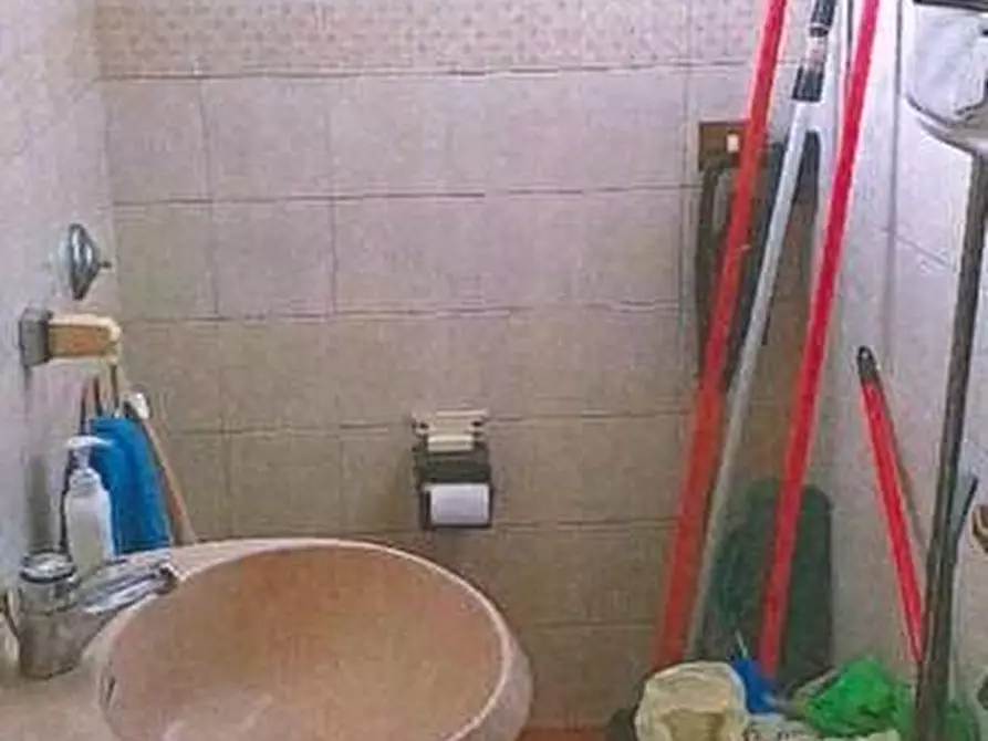 Immagine 6 di Negozio in vendita  a Bovisio-Masciago