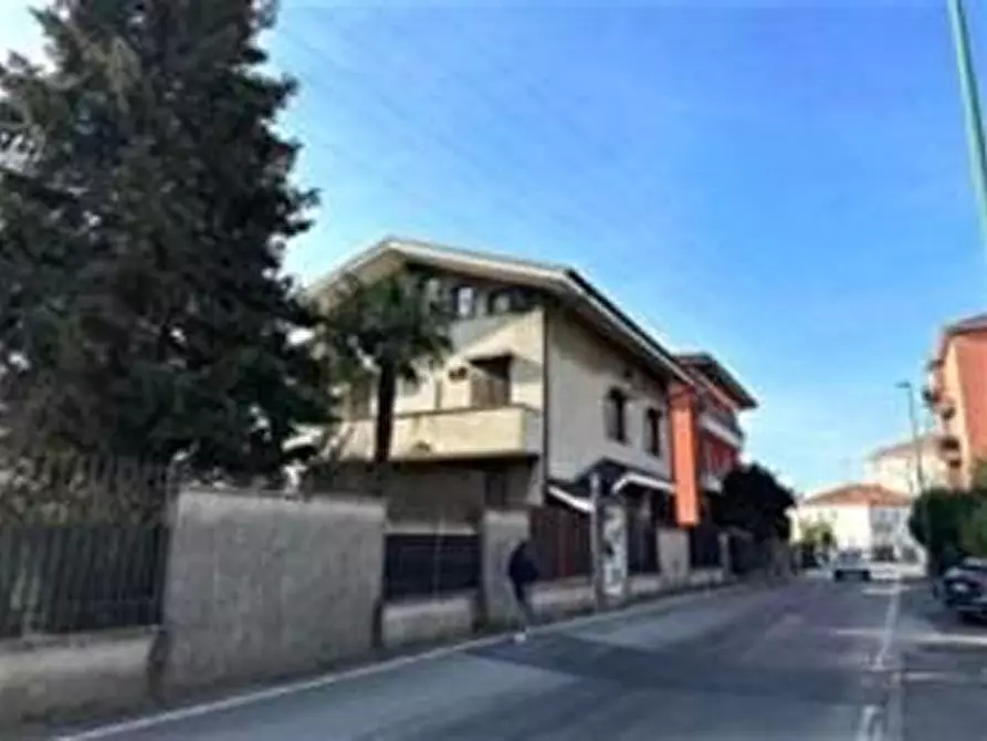 Immagine 1 di Casa bifamiliare in vendita  a Cologno Monzese