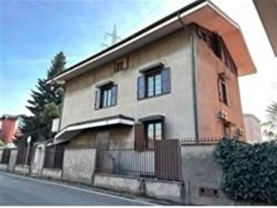 Immagine 2 di Casa bifamiliare in vendita  a Cologno Monzese