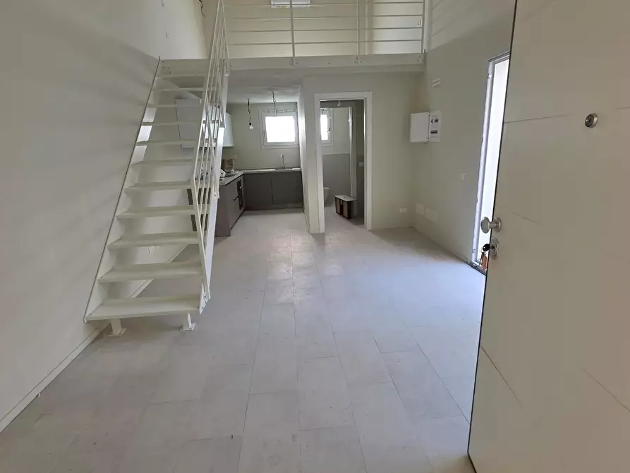 Immagine 6 di Loft/Open space in vendita  a Pontedera