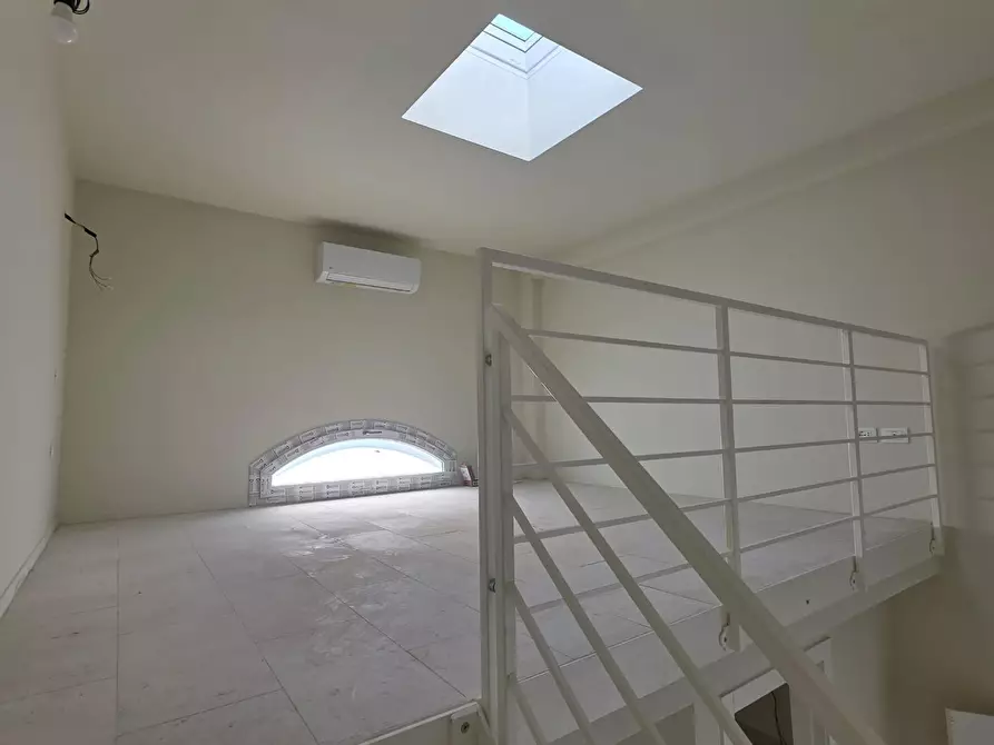 Immagine 9 di Loft/Open space in vendita  a Pontedera
