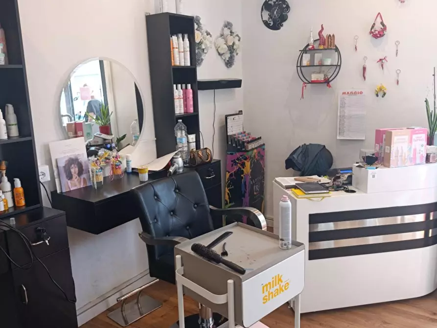 Immagine 6 di Locale commerciale in vendita  a Livorno
