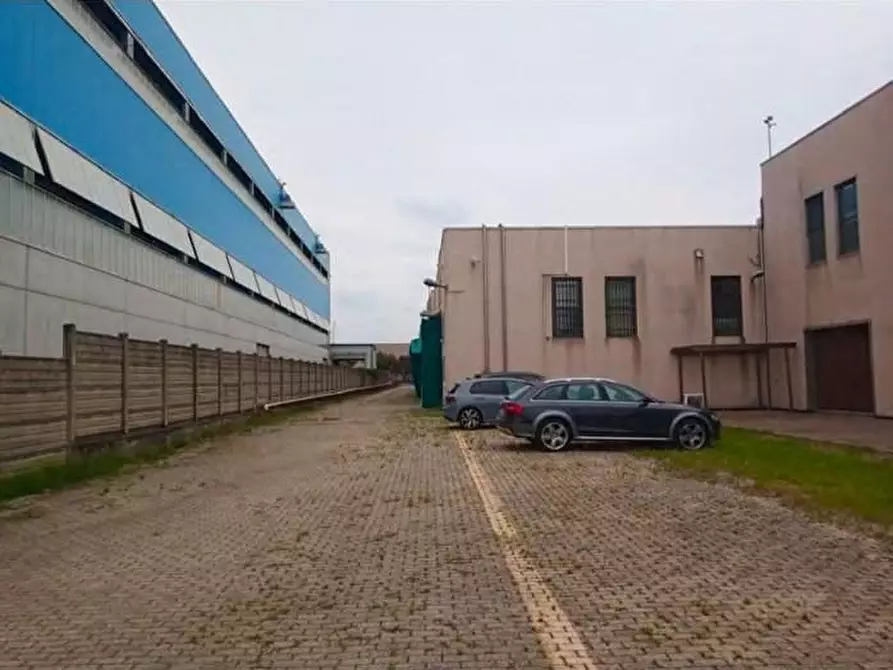 Immagine 5 di Capannone industriale in vendita  a Villasanta