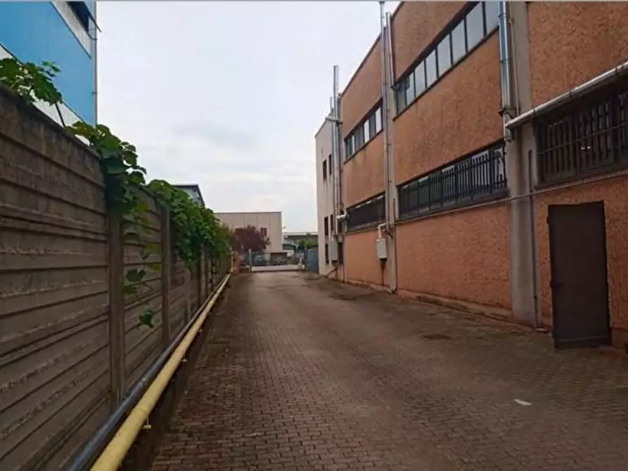 Immagine 4 di Capannone industriale in vendita  a Villasanta