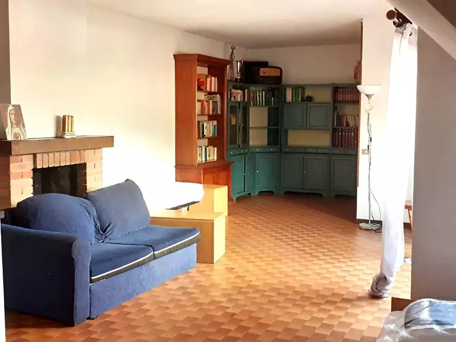 Immagine 1 di Appartamento in vendita  a Massa