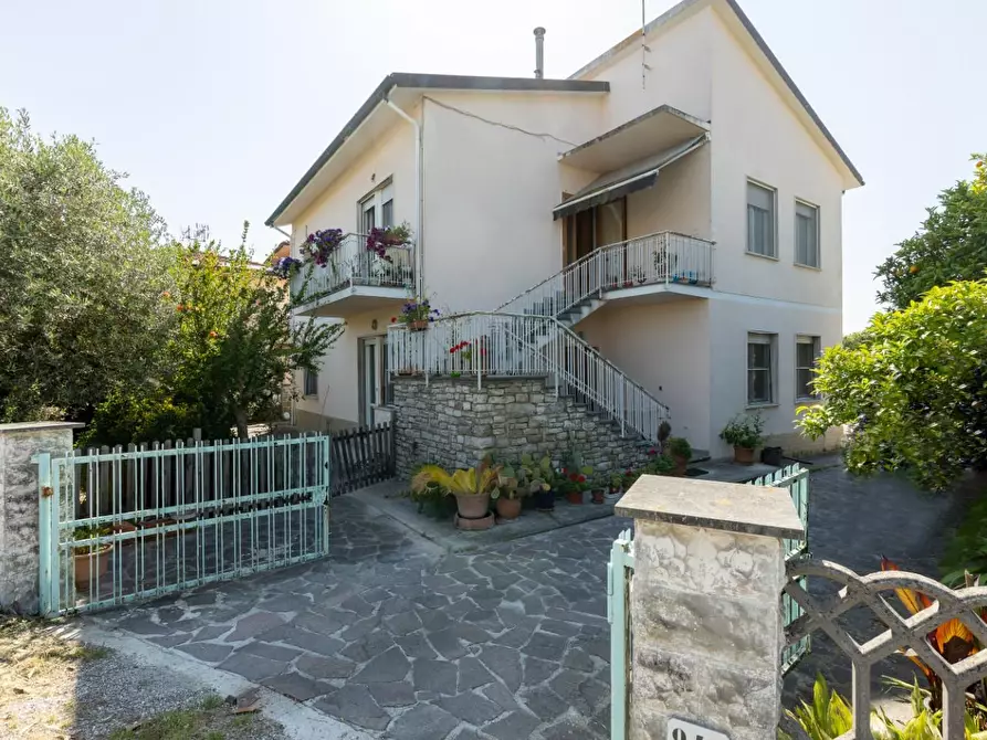 Immagine 1 di Casa bifamiliare in vendita  a Pisa