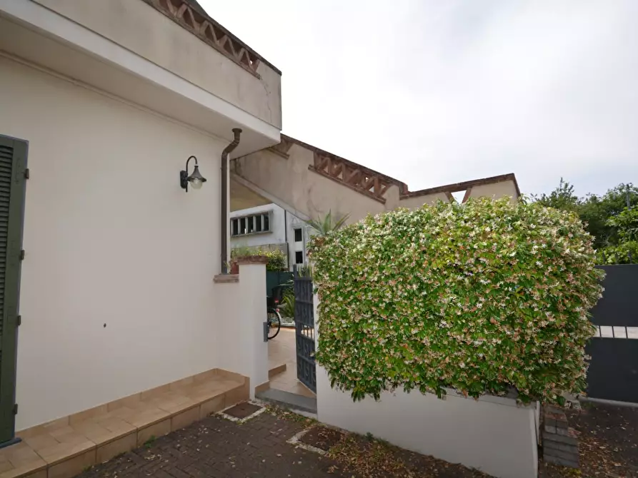 Immagine 30 di Appartamento in vendita  a Massa