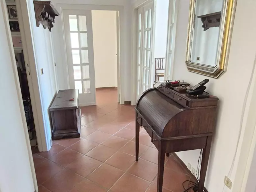 Immagine 1 di Appartamento in vendita  a Viareggio