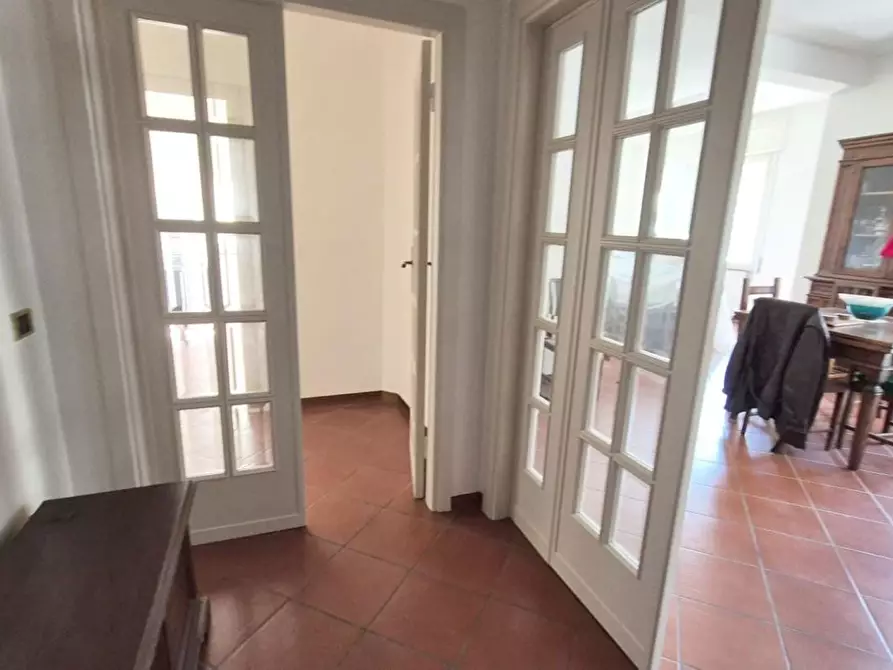 Immagine 11 di Appartamento in vendita  a Viareggio
