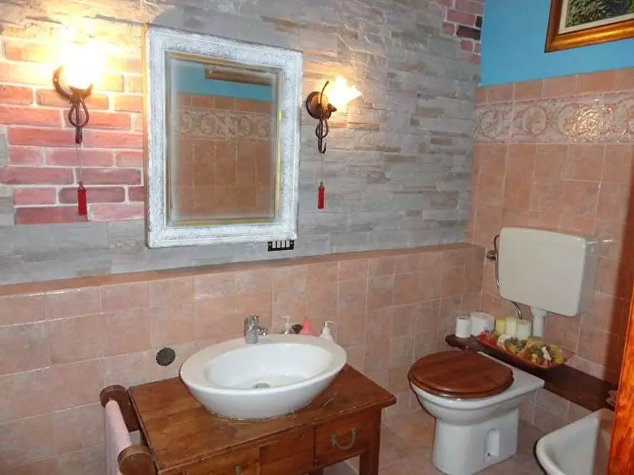 Immagine 14 di Casa bifamiliare in vendita  a Sormano