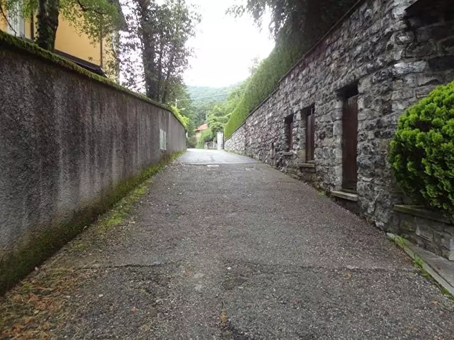 Immagine 2 di Casa bifamiliare in vendita  a Sormano