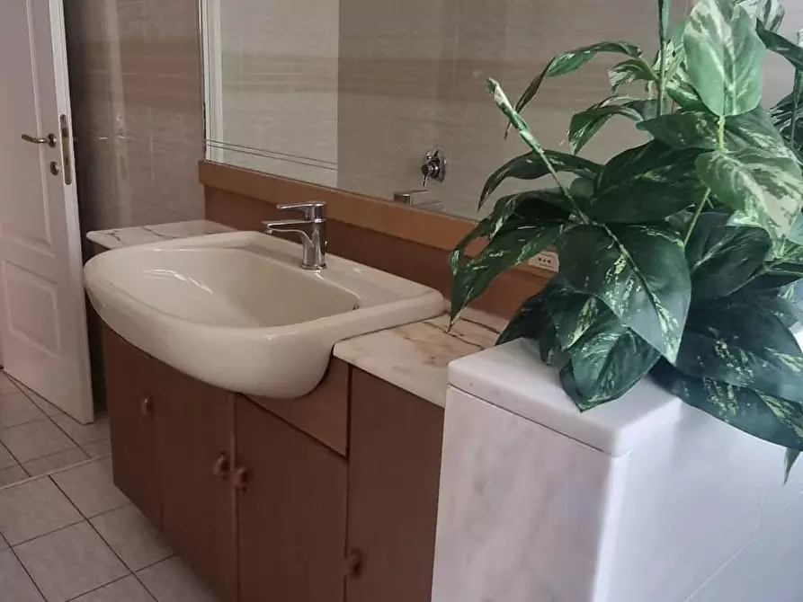 Immagine 20 di Appartamento in vendita  a Carrara