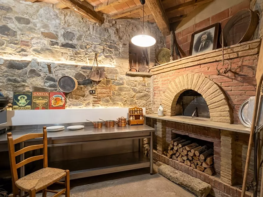 Immagine 10 di Casa colonica in vendita  a Chianni