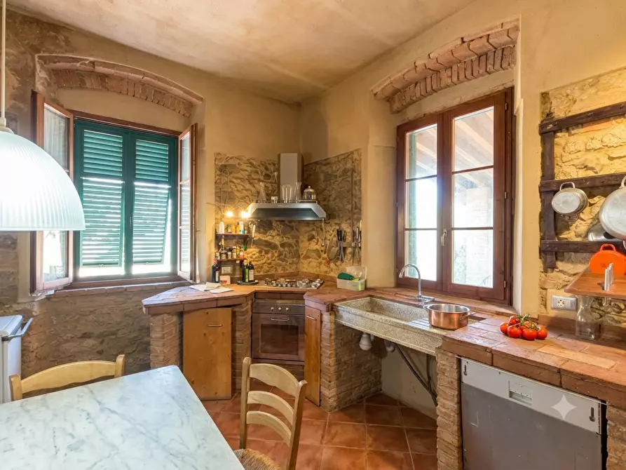 Immagine 2 di Casa colonica in vendita  a Chianni