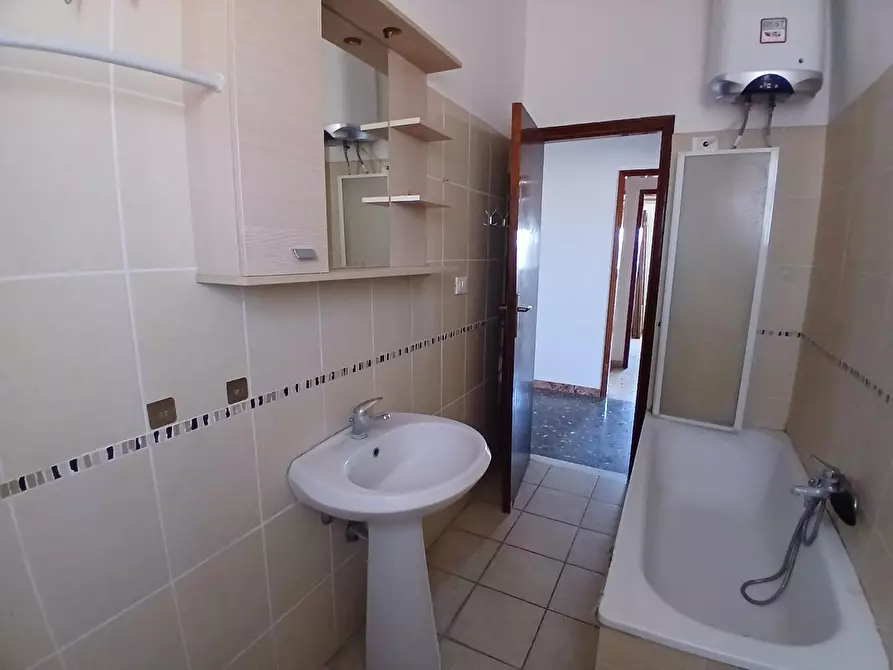Immagine 21 di Appartamento in vendita  a Livorno