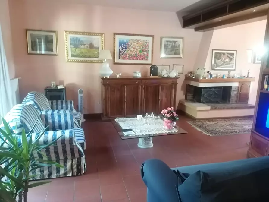 Immagine 1 di Villa in vendita  a Carmignano