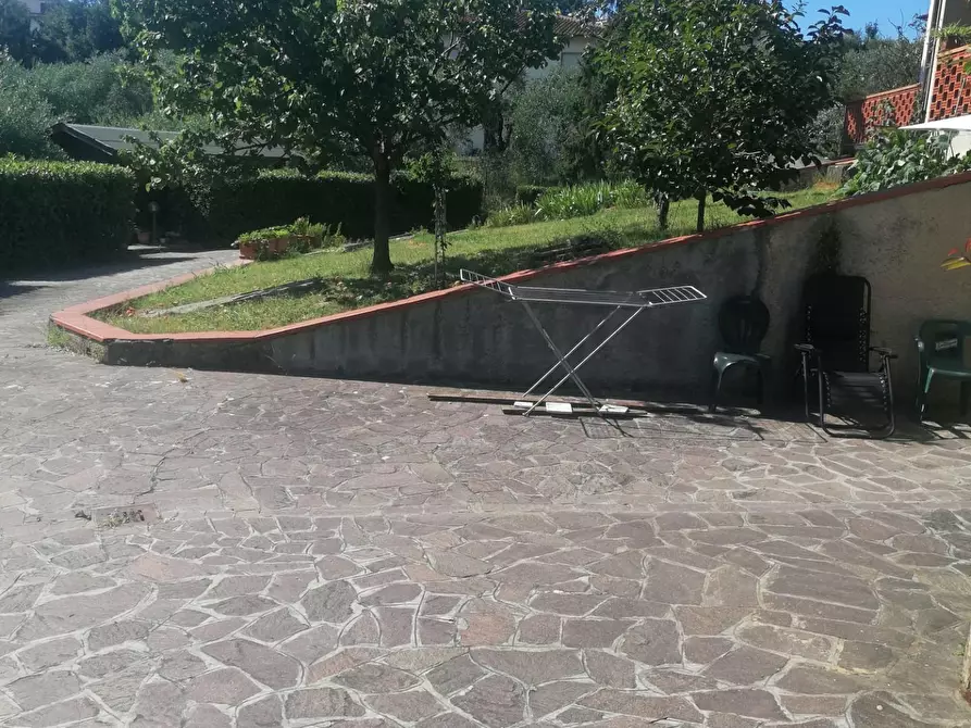 Immagine 22 di Villa in vendita  a Carmignano