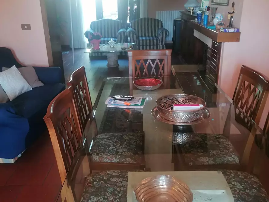 Immagine 6 di Villa in vendita  a Carmignano