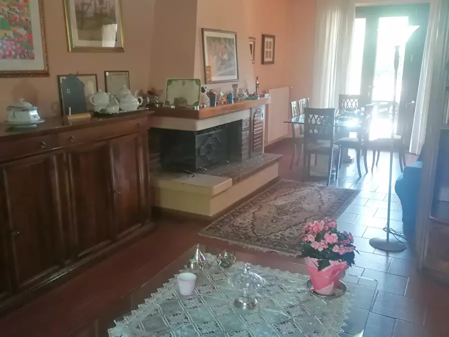 Immagine 5 di Villa in vendita  a Carmignano