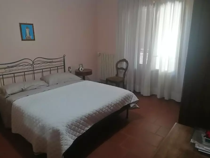Immagine 8 di Villa in vendita  a Carmignano