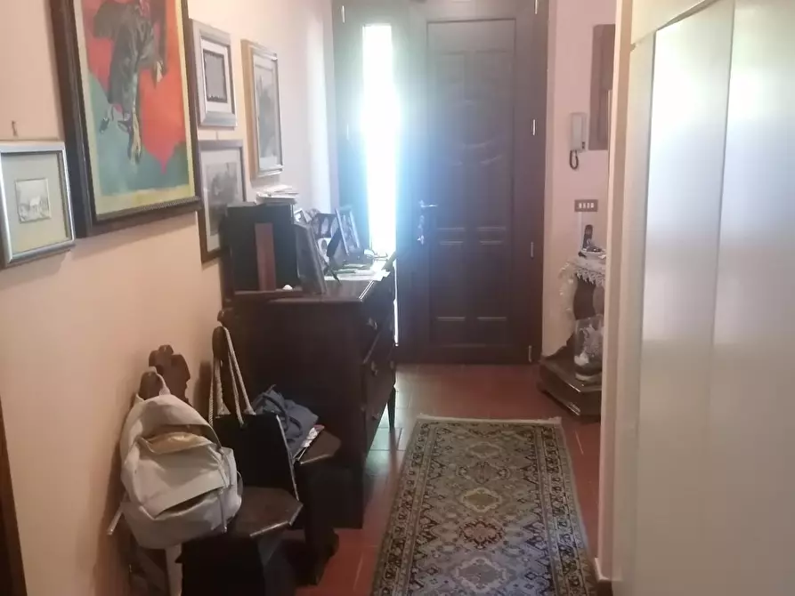 Immagine 11 di Villa in vendita  a Carmignano