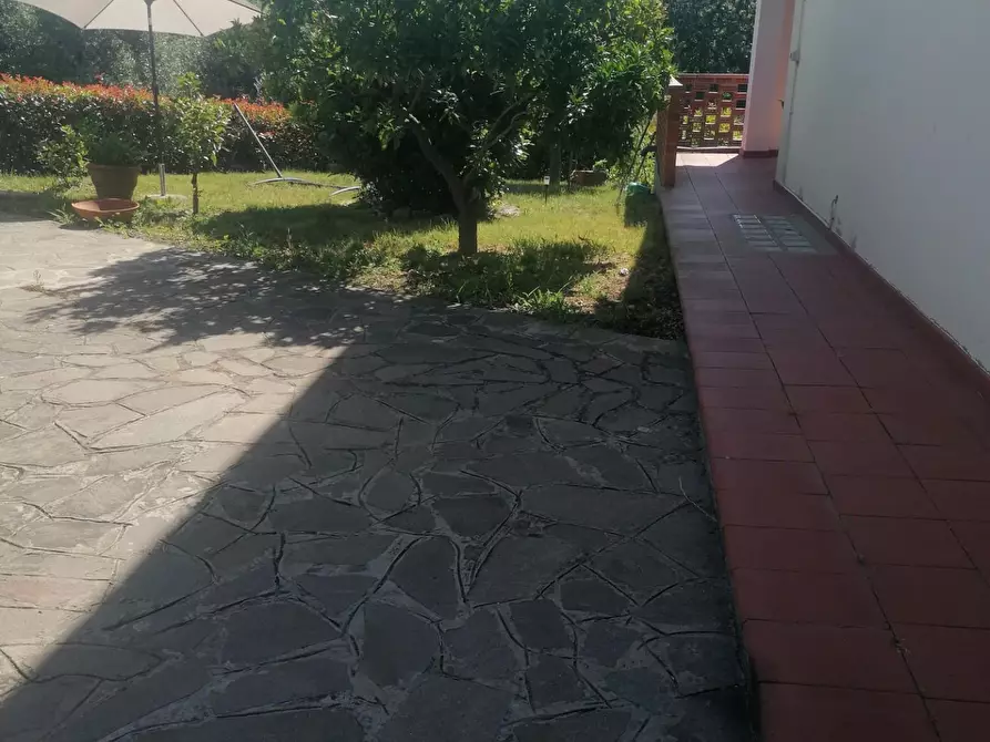 Immagine 23 di Villa in vendita  a Carmignano