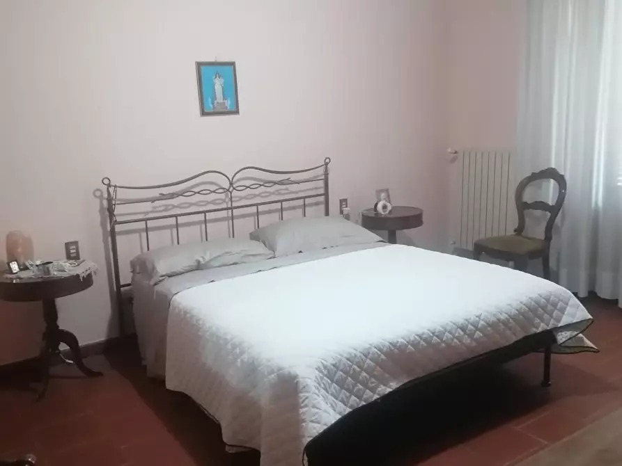 Immagine 7 di Villa in vendita  a Carmignano