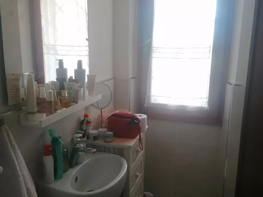 Immagine 9 di Villa in vendita  a Carmignano