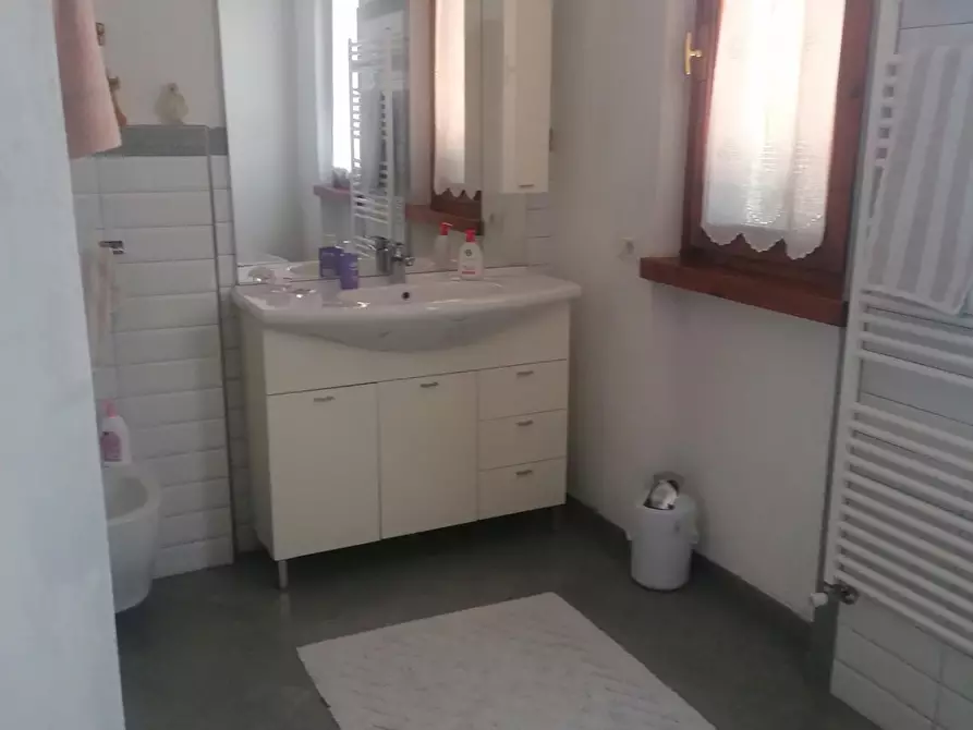 Immagine 13 di Villa in vendita  a Carmignano