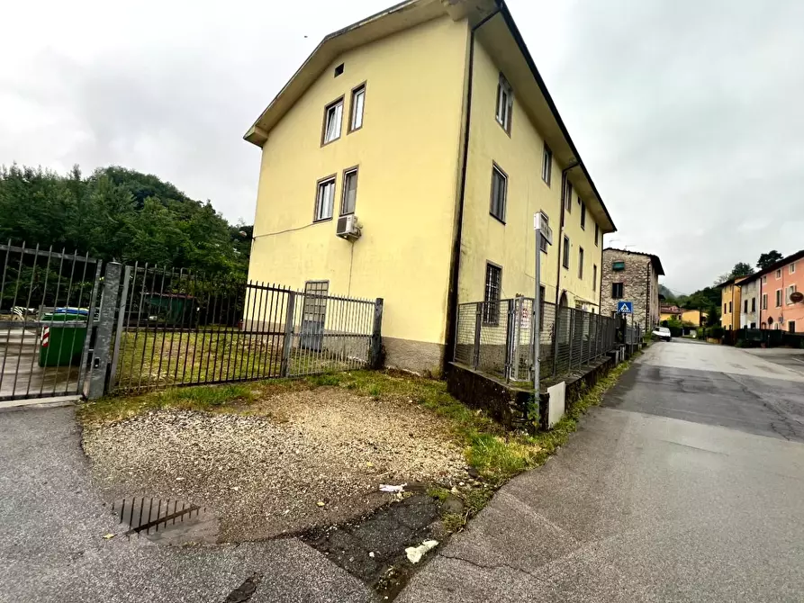 Immagine 3 di Magazzino in vendita  a Borgo A Mozzano
