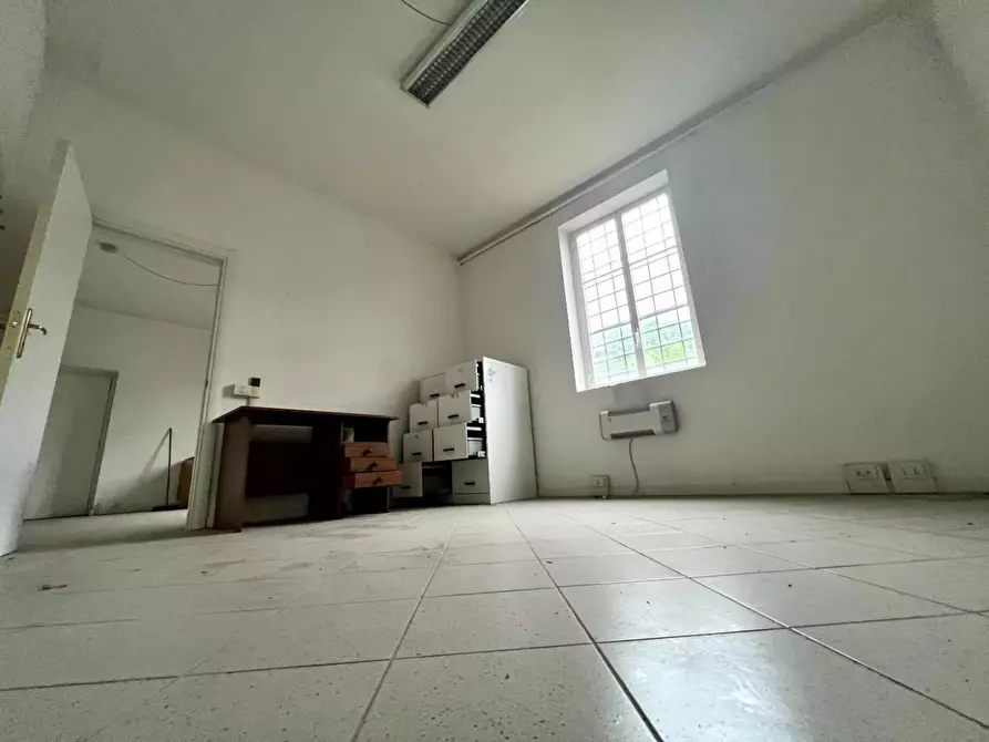 Immagine 10 di Magazzino in vendita  a Borgo A Mozzano