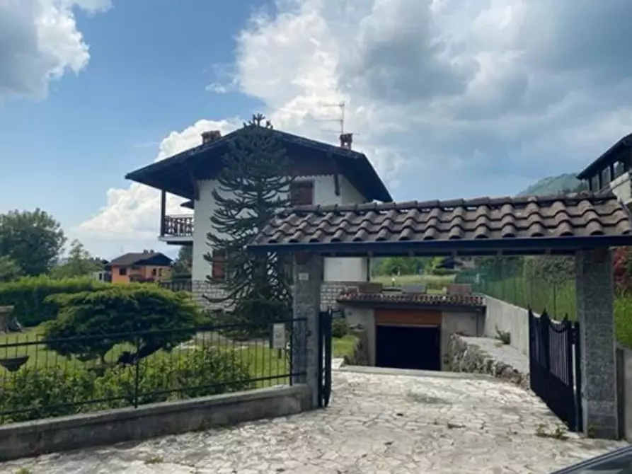 Immagine 2 di Casa bifamiliare in vendita  a Fino Del Monte