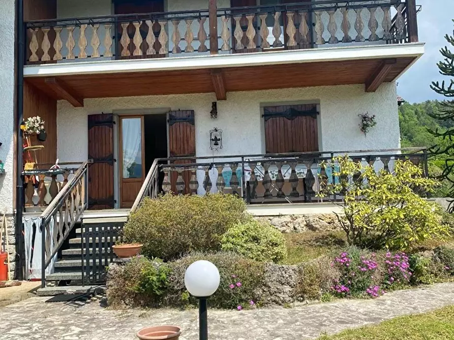 Immagine 1 di Casa bifamiliare in vendita  a Fino Del Monte