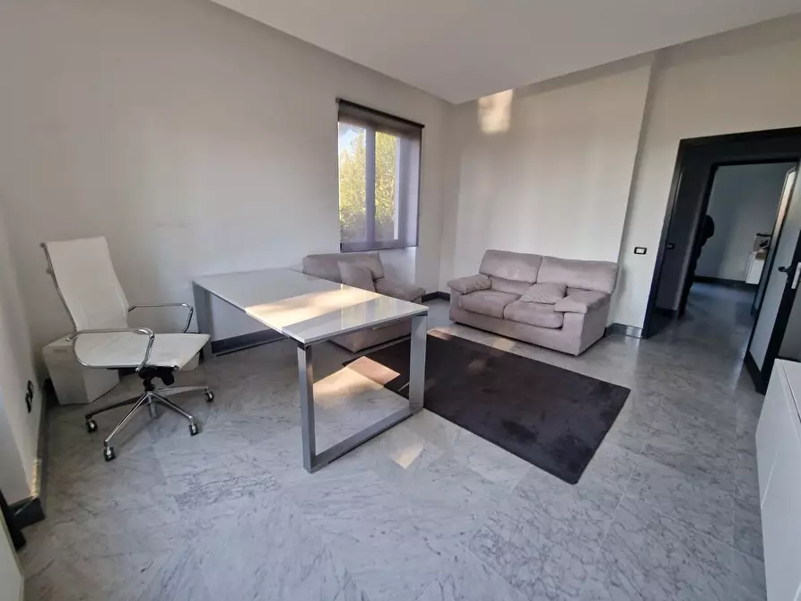 Immagine 4 di Ufficio in affitto  a Carrara